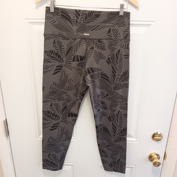 Aerie Chill Play Move Legging High Waist XL Short Cut Off Hem - Picture 3 of 16